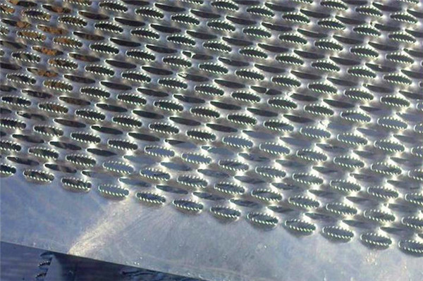 鳄鱼嘴踏步板可以用哪些原材料进行生产制造