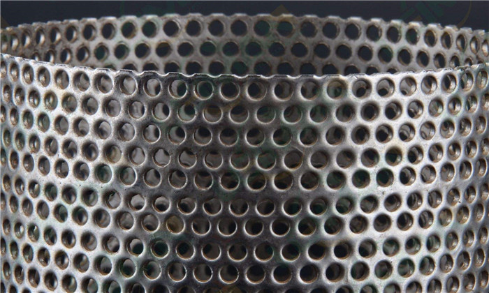 不锈钢冲孔网在生产过程中需要注意哪些问题